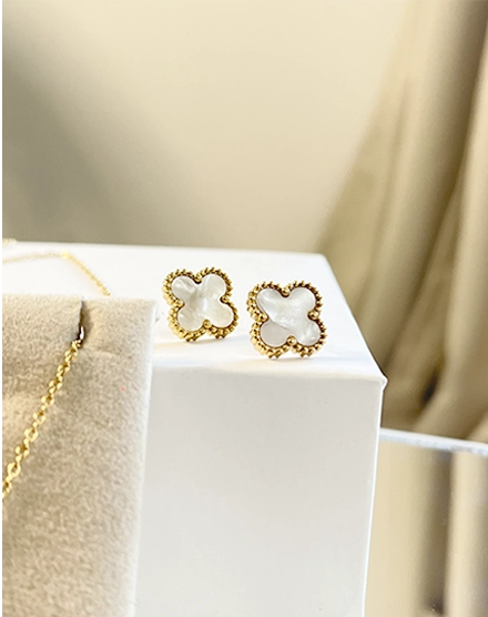 White Clover Minimal Pendant and Stud Necklace Set