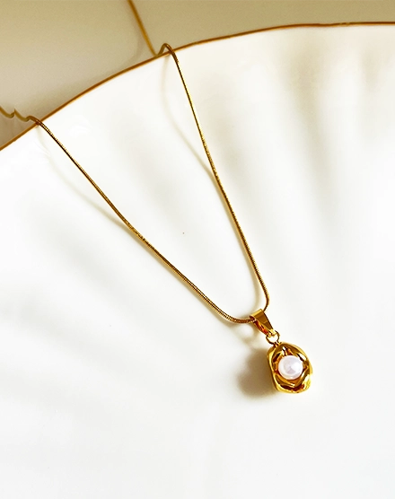 Golden Pearl Elegance Single Pearl Necklace