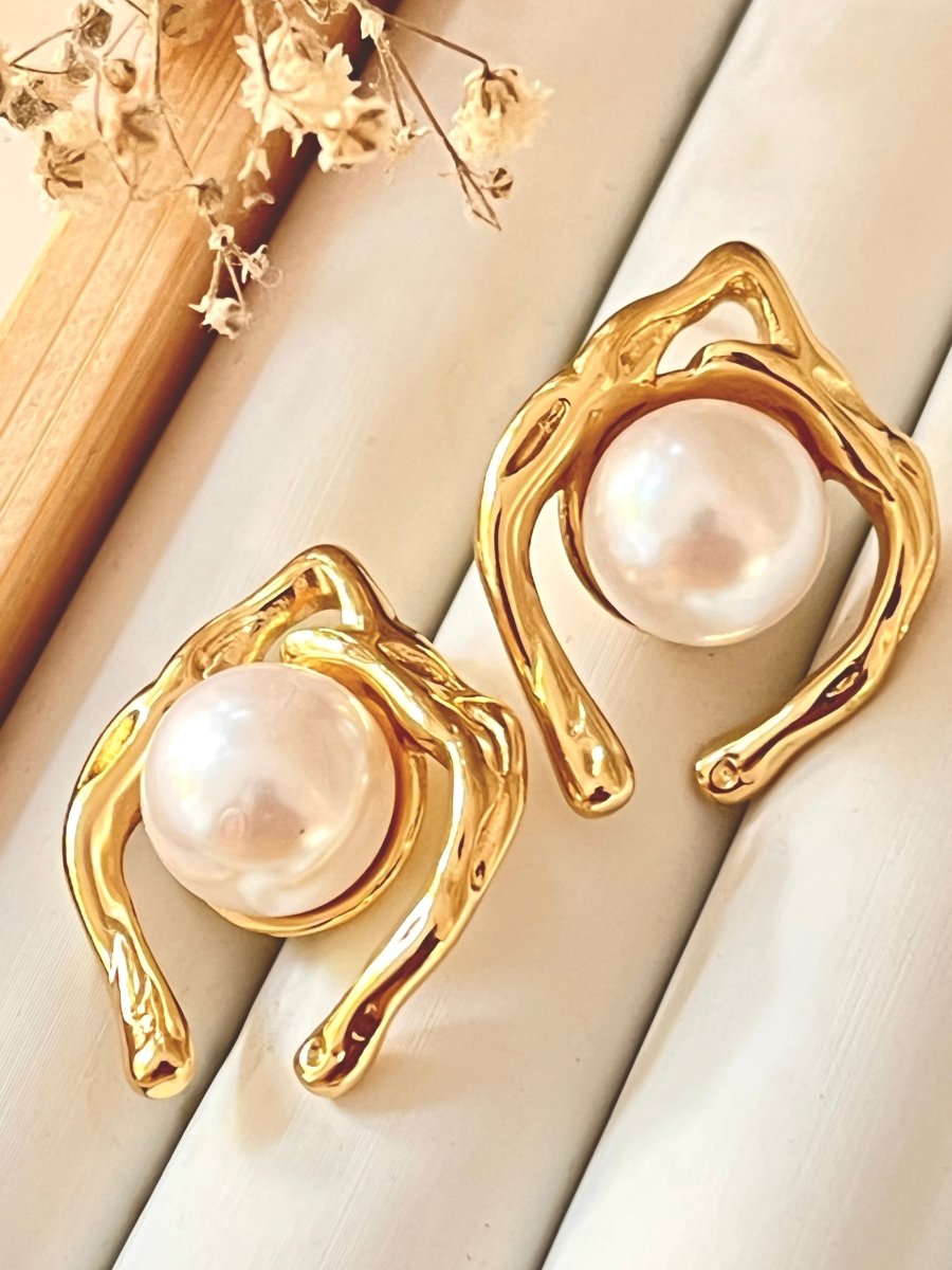 Belle Pearl Curves Earrings - Silks & Jewels