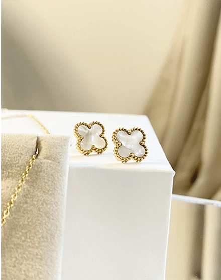 White Clover Minimal Pendant and Stud Necklace Set - Silks & Jewels